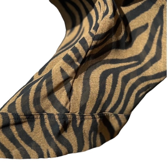 🌻Joan Vass Animal Print Batwing Chiffon Blouse w/ Fitted Tank Size Large - Picture 6 of 9